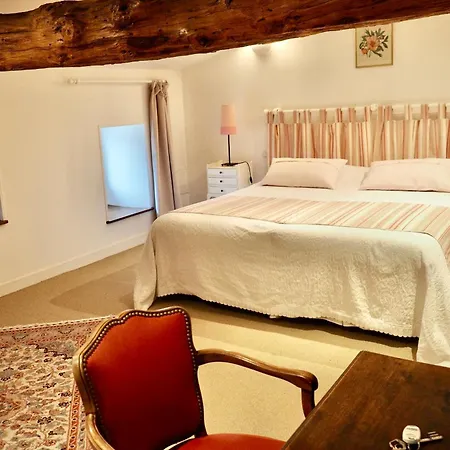 Logis Du Paradis * Criteuil-la-Magdeleine