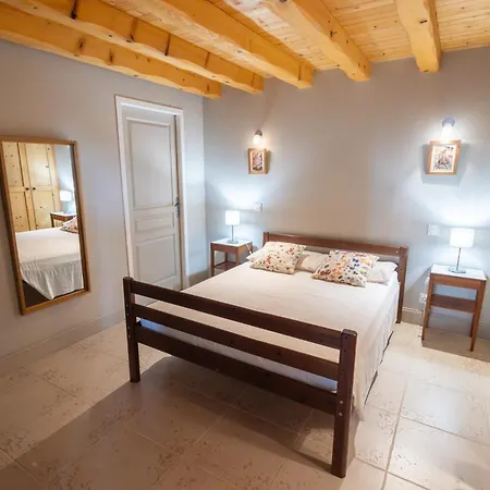 Logis Du Paradis Bed and breakfast 4*