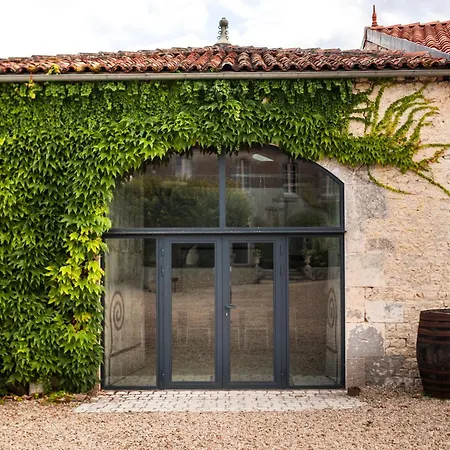 Logis Du Paradis 4* Criteuil-la-Magdeleine