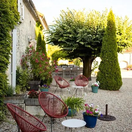 Logis Du Paradis Bed and breakfast