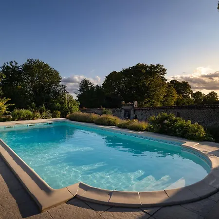 Logis Du Paradis Bed and breakfast 4*