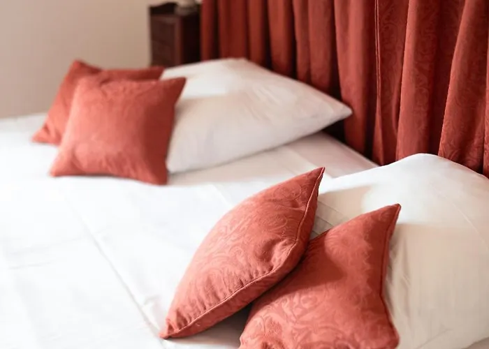 Alojamento de Acomodação e Pequeno-almoço Logis Du Paradis 4*