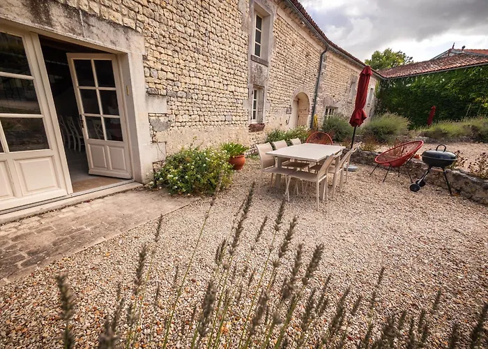 Logis Du Paradis Alojamento de Acomodação e Pequeno-almoço Criteuil-la-Magdeleine