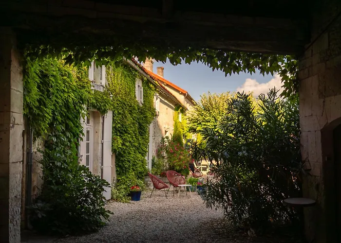 Logis Du Paradis 4* Criteuil-la-Magdeleine