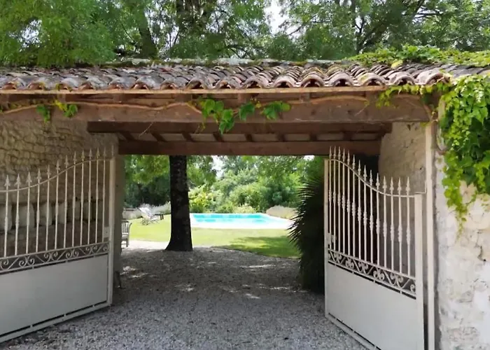 Logis Du Paradis 4* Criteuil-la-Magdeleine