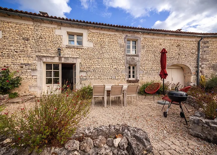 Alojamento de Acomodação e Pequeno-almoço Logis Du Paradis 4*