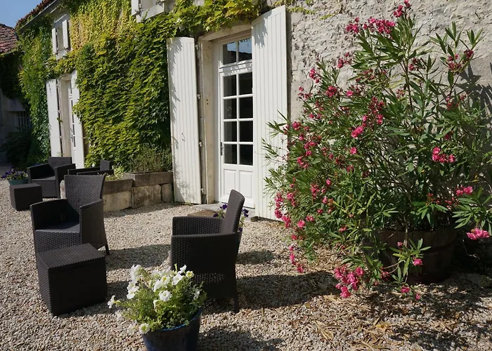 Logis Du Paradis Alojamento de Acomodação e Pequeno-almoço Criteuil-la-Magdeleine