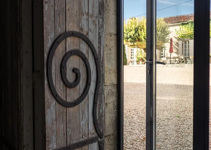 Logis Du Paradis 4* Criteuil-la-Magdeleine