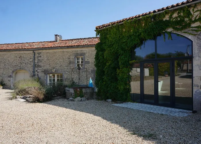 Alojamento de Acomodação e Pequeno-almoço Logis Du Paradis 4*