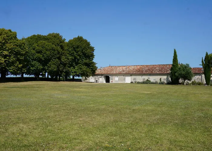 Logis Du Paradis Alojamento de Acomodação e Pequeno-almoço Criteuil-la-Magdeleine